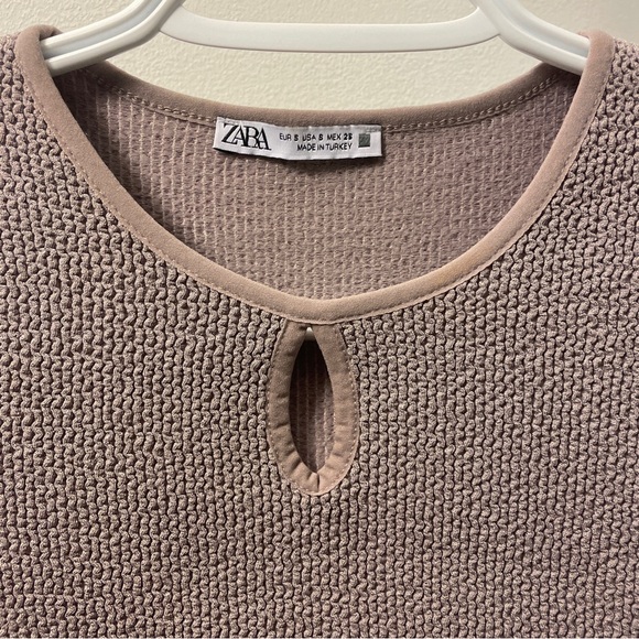Zara White Keyhole Top in Size Small - Picture 3 of 3